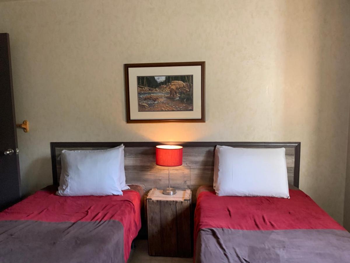 L'Auberge Refuge Du Trappeur Saint-Mathieu-Du-Parc Exteriör bild