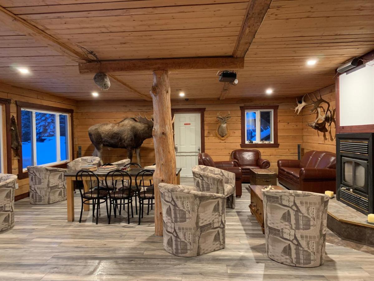 L'Auberge Refuge Du Trappeur Saint-Mathieu-Du-Parc Exteriör bild