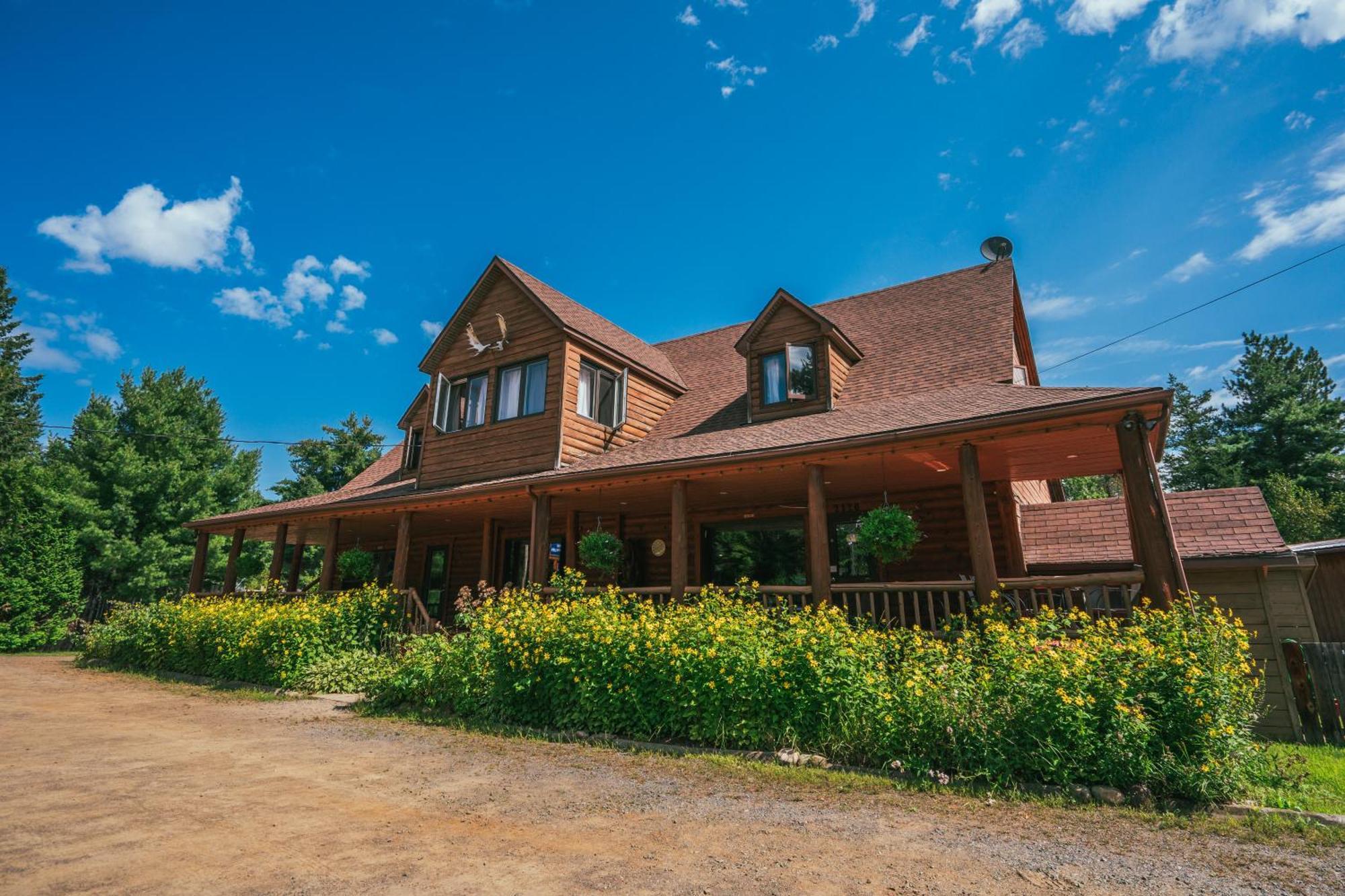 L'Auberge Refuge Du Trappeur Saint-Mathieu-Du-Parc Exteriör bild