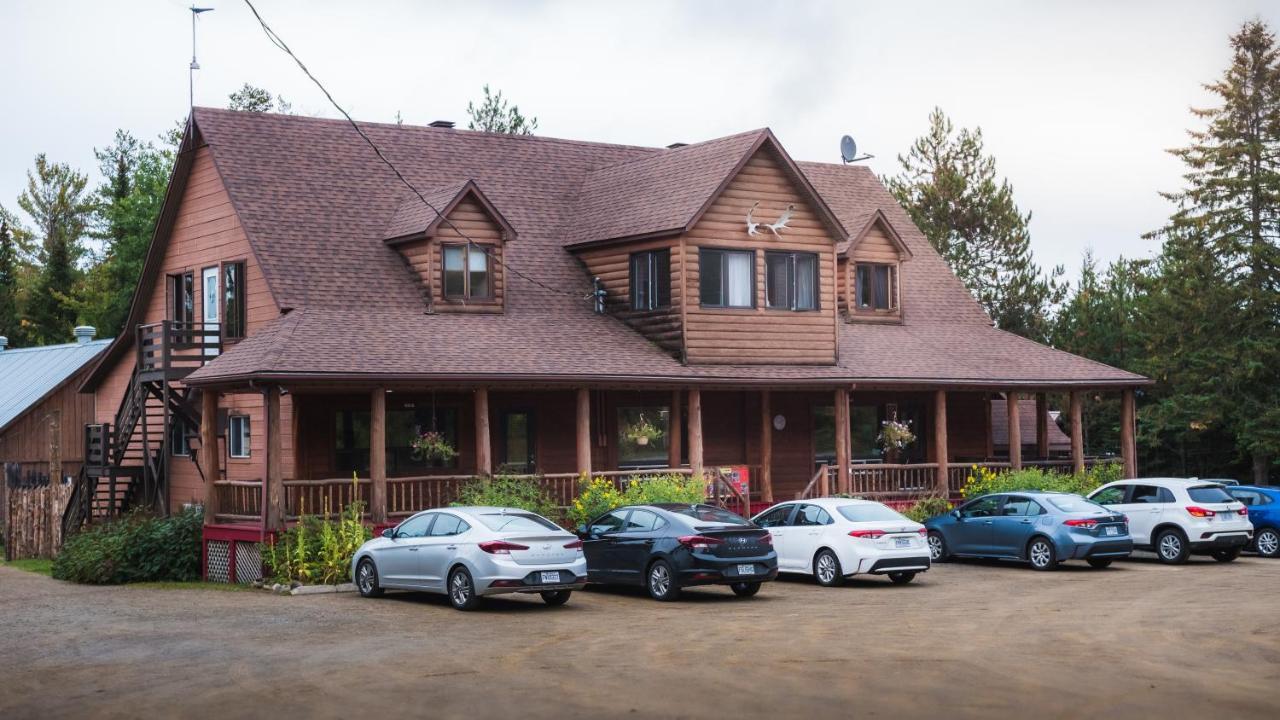 L'Auberge Refuge Du Trappeur Saint-Mathieu-Du-Parc Exteriör bild